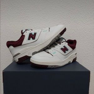New Balance 550
Burgundy Cyan
Size 40 European, 7 Mens U.S
fits a womens 8-8.5